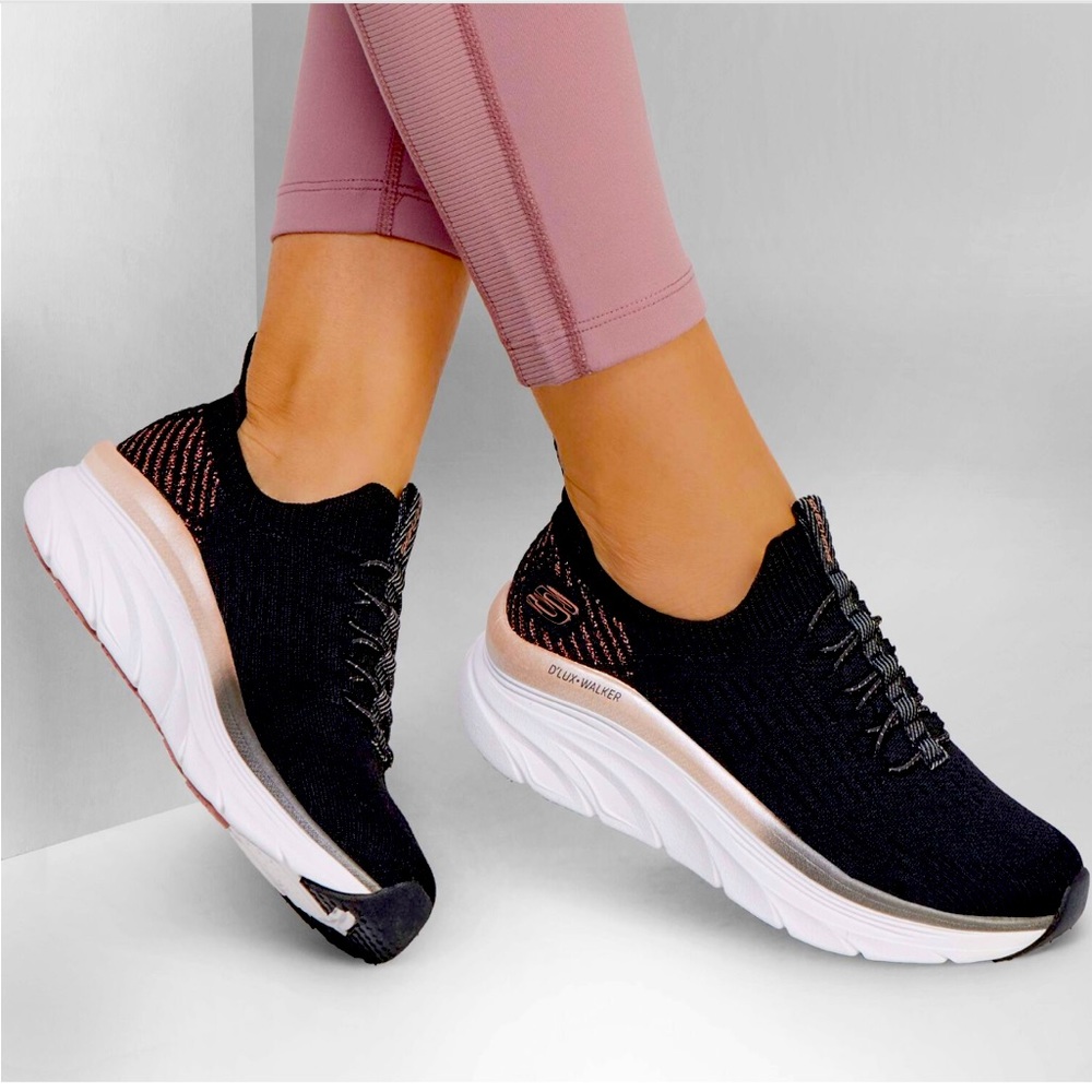 Relaxed Fit: D'Lux Walker - Let it Glow